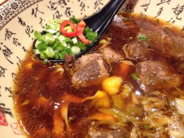 ホロホロ肉がやみつきに！スープと麺が選べる台湾ヌードルに舌鼓！