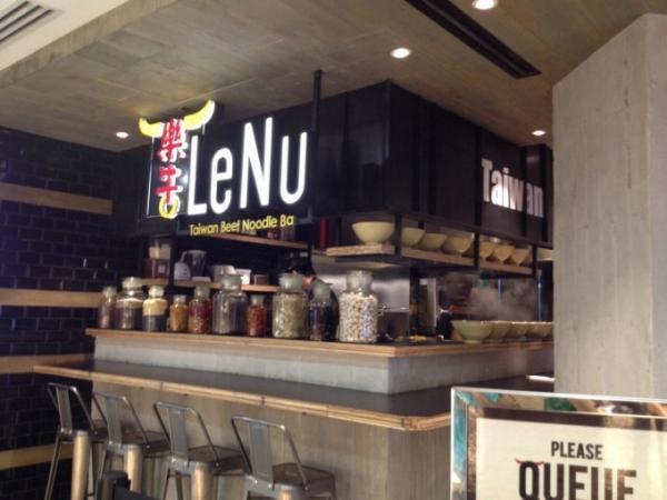 ホロホロ肉がやみつきに！スープと麺が選べる台湾ヌードルに舌鼓！