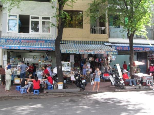 ホーチミンで軽食やおやつを食べるなら、絶品鶏おこわの店「XOI GA NUMBER ONE」へ！