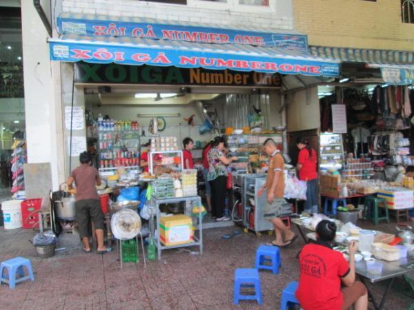 ホーチミンで軽食やおやつを食べるなら、絶品鶏おこわの店「XOI GA NUMBER ONE」へ！