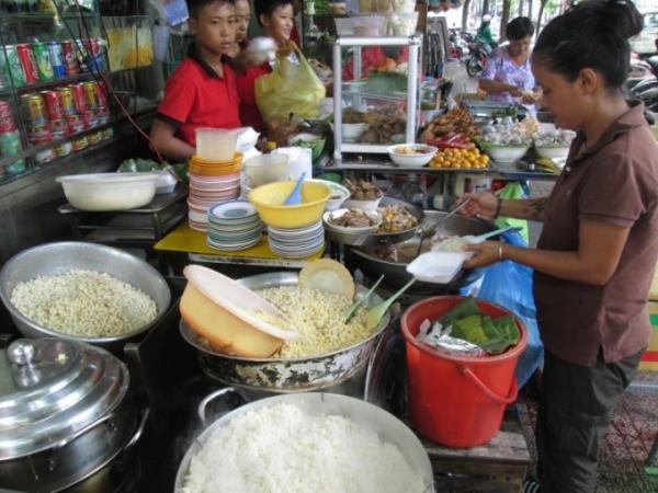 ホーチミンで軽食やおやつを食べるなら、絶品鶏おこわの店「XOI GA NUMBER ONE」へ！