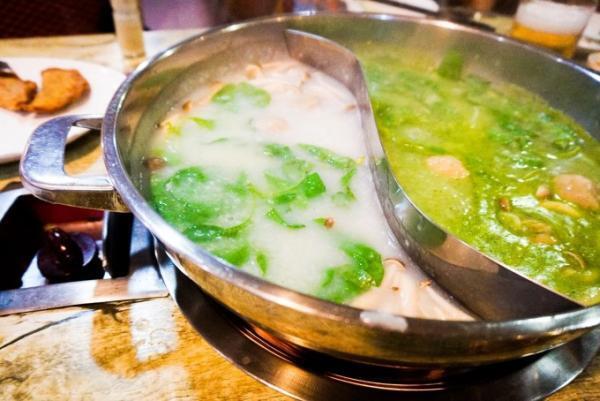 お粥ベースのスチームボート「田園粥火鍋」