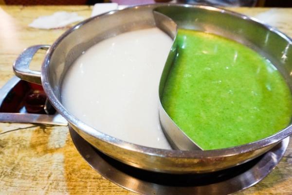 お粥ベースのスチームボート「田園粥火鍋」