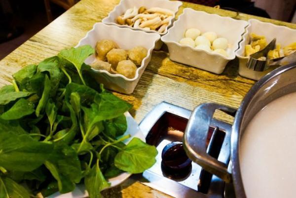 お粥ベースのスチームボート「田園粥火鍋」