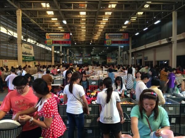 キッチュでPOPなプラスチック食器の宝庫タイで年に２回の大セール開催！