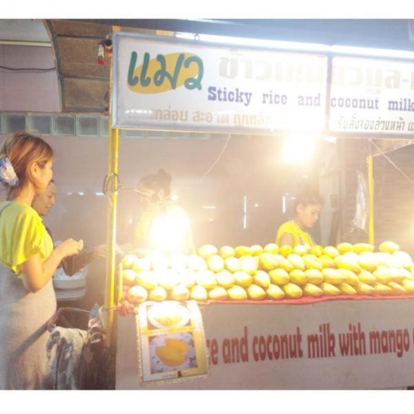 タイの「父の日」＝タイ国王陛下のお誕生日！国民は黄色で祝賀。