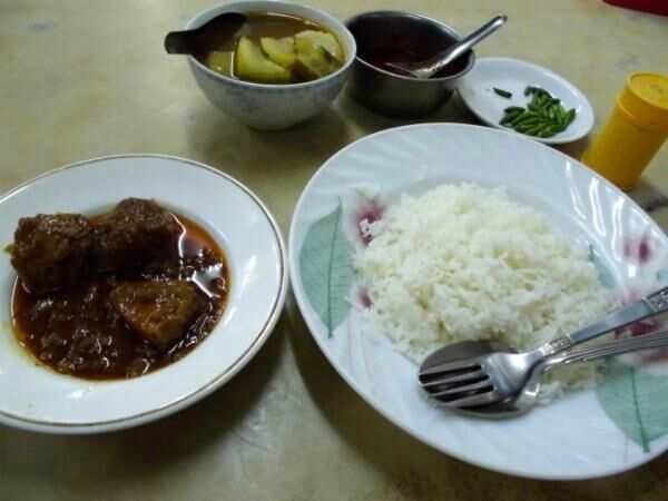 日本のカレーとは別物！？ミャンマーで最もポピュラーな料理「ミャンマーカレー」