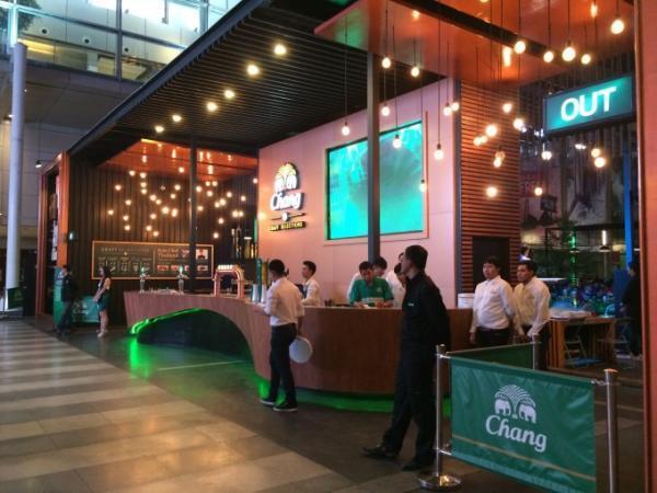 バンコク乾季の風物詩「ビアガーデン」！ユニークなクラフトビールに注目