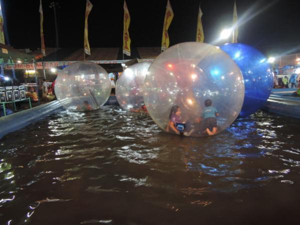 ジョグジャカルタ最大級のお祭り「スカテン祭」開催中　2015年1月3日まで！