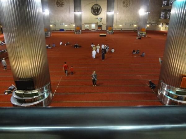 東南アジア最大のモスク「イスティクラル・モスク」でイスラム文化を感じる