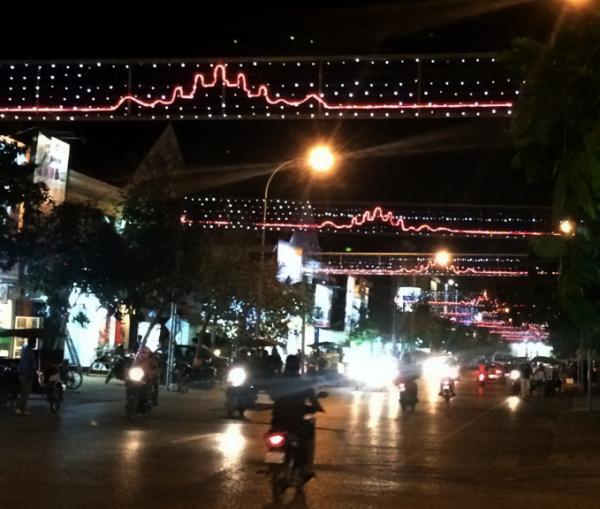 アンコールワット型のイルミネーションも！クリスマスムードが高まるシェムリアップ