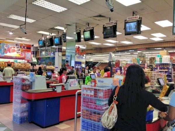 ブルネイの暮らしを感じるローカルスーパーでお土産を！