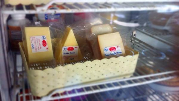 チェンマイ旧市街、ターペー門正面の老舗カフェで朝食を。