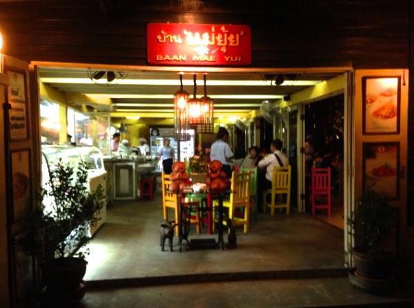 バンコクのタイ家庭料理レストランでおふくろの味を堪能