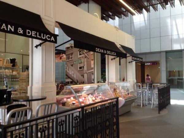 品薄状態！大人気のシンガポール限定DEAN ＆ DELUCAトートバック