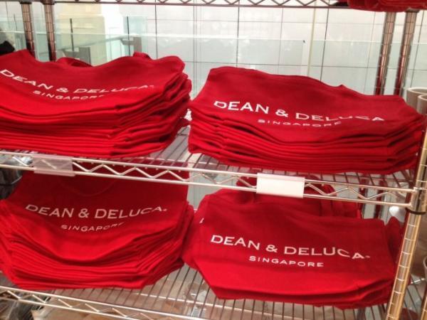 品薄状態！大人気のシンガポール限定DEAN ＆ DELUCAトートバック