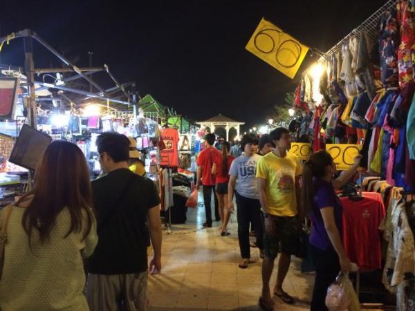 レトロなタイのアンティークマーケット「タラートロッファイ・シーナカリン」を遊び倒す！