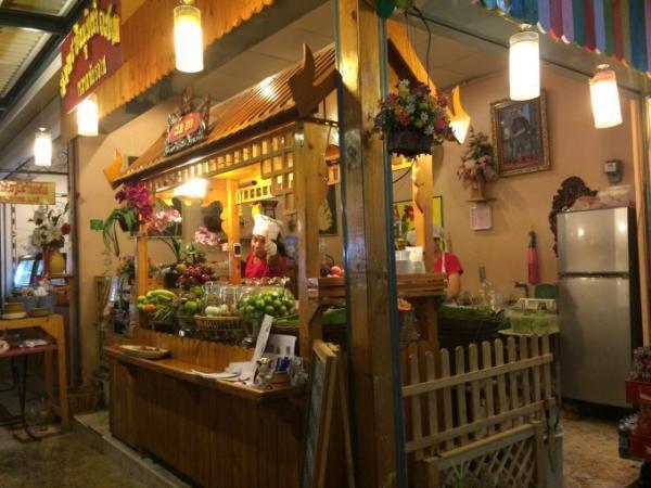 レトロなタイのアンティークマーケット「タラートロッファイ・シーナカリン」を遊び倒す！