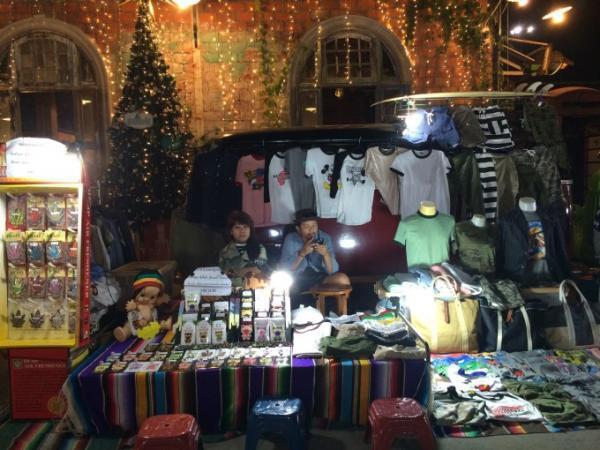 レトロなタイのアンティークマーケット「タラートロッファイ・シーナカリン」を遊び倒す！