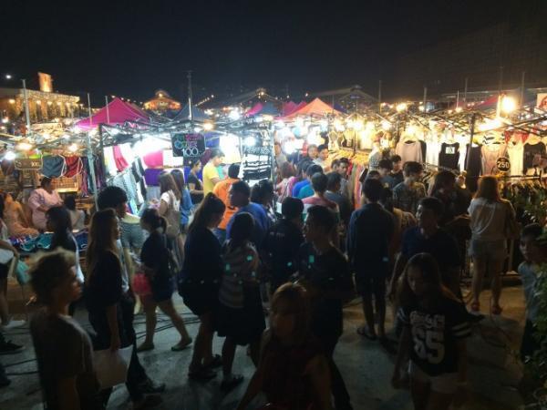 レトロなタイのアンティークマーケット「タラートロッファイ・シーナカリン」を遊び倒す！