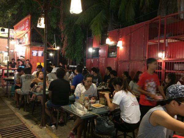 レトロなタイのアンティークマーケット「タラートロッファイ・シーナカリン」を遊び倒す！