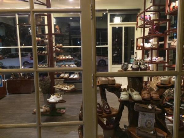 レトロなタイのアンティークマーケット「タラートロッファイ・シーナカリン」を遊び倒す！