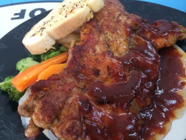 ローカルフードに飽きたらホーカーで洋食を♪ソースが決め手！お肉料理に舌鼓！