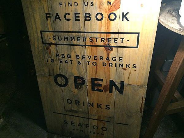 夜風に吹かれながらオープンエアーでシーフードBBQ！