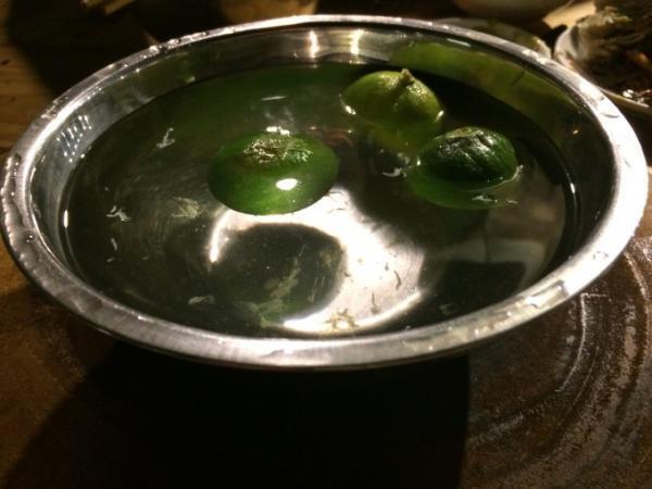 夜風に吹かれながらオープンエアーでシーフードBBQ！