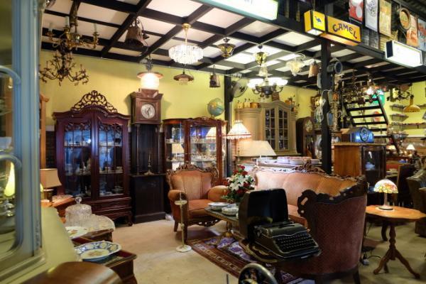 駅チカでコンパクトなナイトマーケット！タラートロッファイ・ラチャダー