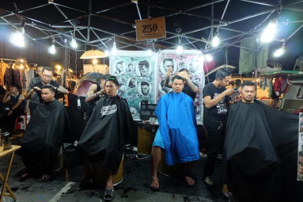 駅チカでコンパクトなナイトマーケット！タラートロッファイ・ラチャダー