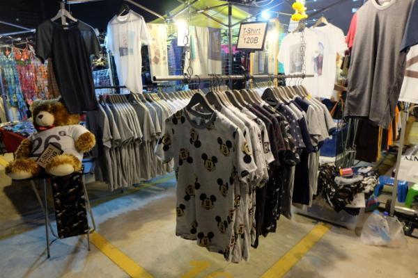 駅チカでコンパクトなナイトマーケット！タラートロッファイ・ラチャダー