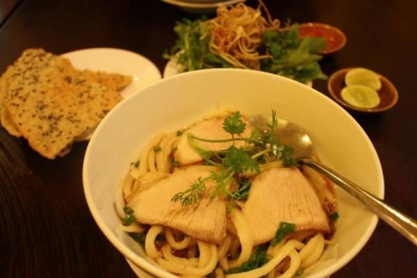 ホーチミンでホイアンの名物麺・カオラウを食べよう！～その1「FAIFO Pho hoai」～