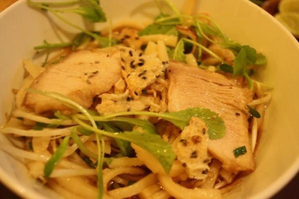 ホーチミンでホイアンの名物麺・カオラウを食べよう！～その1「FAIFO Pho hoai」～