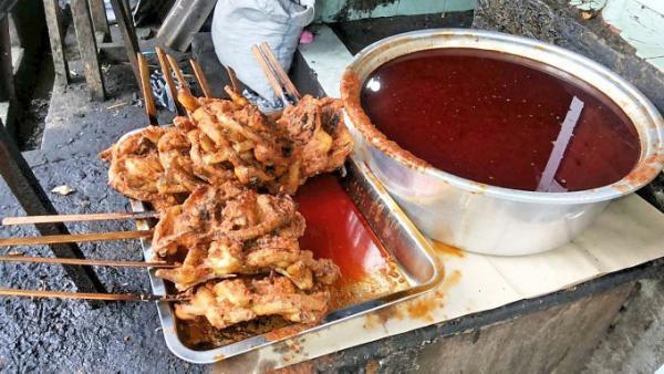 絶品タレがクセになる！ロンボク島の郷土料理「タリワン」