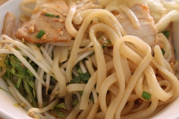 ホーチミンでホイアンの名物麺・カオラウを食べよう！～その2「Hoi An Quan」～