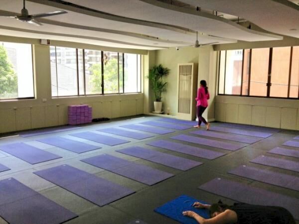 マニラで日本語ヨガレッスンを受けられるスタジオ「Yoga +」