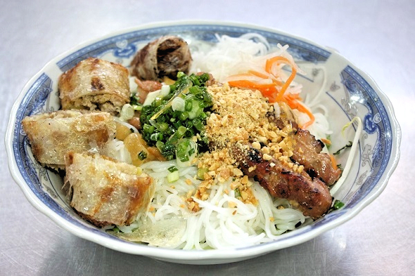 魅惑のベトナム麺の世界！フォー以外にも知っておきたい8品をおすすめ店と合わせてご紹介