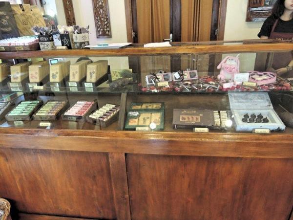 インドネシアの定番土産「Monggoチョコレート」とバレンタイン事情