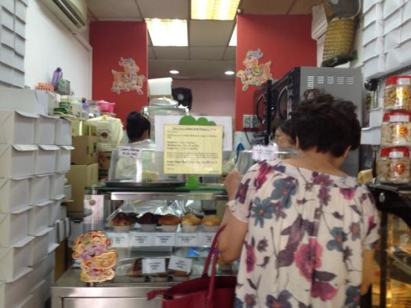 ふわっもちっ食感がたまらない！シンガポールで大行列の激安マフィン屋さん