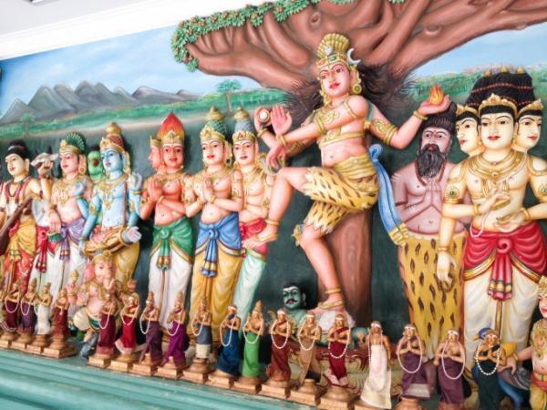 色鮮やかな装飾が美しいヒンドゥー教寺院「スリ・マハ・マリアマン寺院」