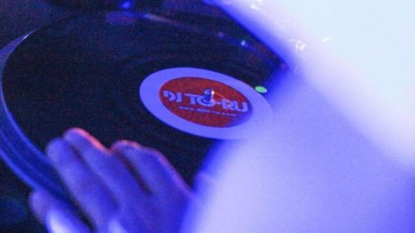 バンコクで活躍する注目の日本人DJ「DJ TO-RU」【バンコクおしゃれローカル HOT PICK!】