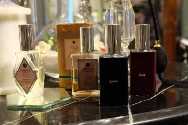 世界でたったひとつのMY香水を作ろう「Erb Bespoke Fleurfume Bar」