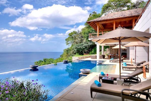 別荘感覚で滞在！プーケット島で海を一望できる豪華ヴィラに泊まろう