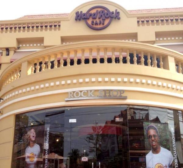 アンコールワットの街のハードロックカフェ！限定グッズをお土産に