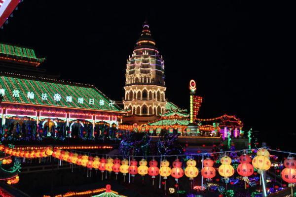 期間限定！ペナン島・極楽寺の美しいライトアップ