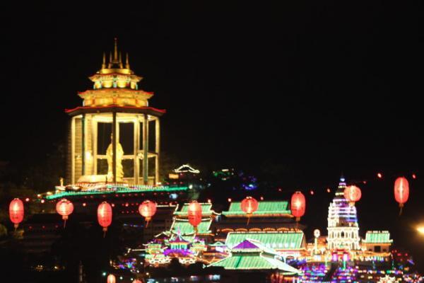 期間限定！ペナン島・極楽寺の美しいライトアップ