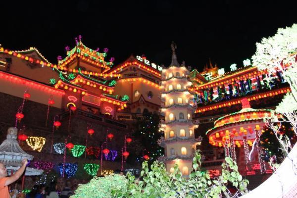 期間限定！ペナン島・極楽寺の美しいライトアップ