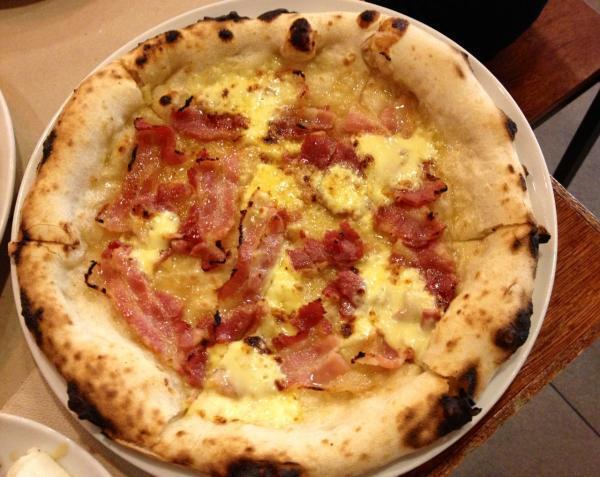 マニラで行列のできるピザレストラン「Gino’s Brick Oven Pizza」