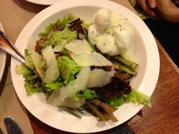 マニラで行列のできるピザレストラン「Gino’s Brick Oven Pizza」